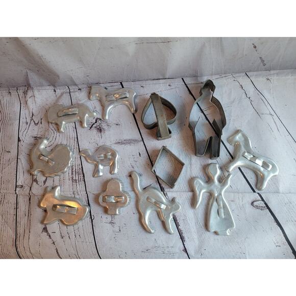 Group Of 12 Vintage Cookie Cutters Aluminum Metal Crafting Cutters - Picture 1 of 8
